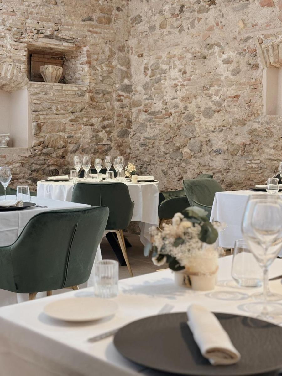 Un restaurante o sitio para comer en Hotel Palau Macelli & Spa