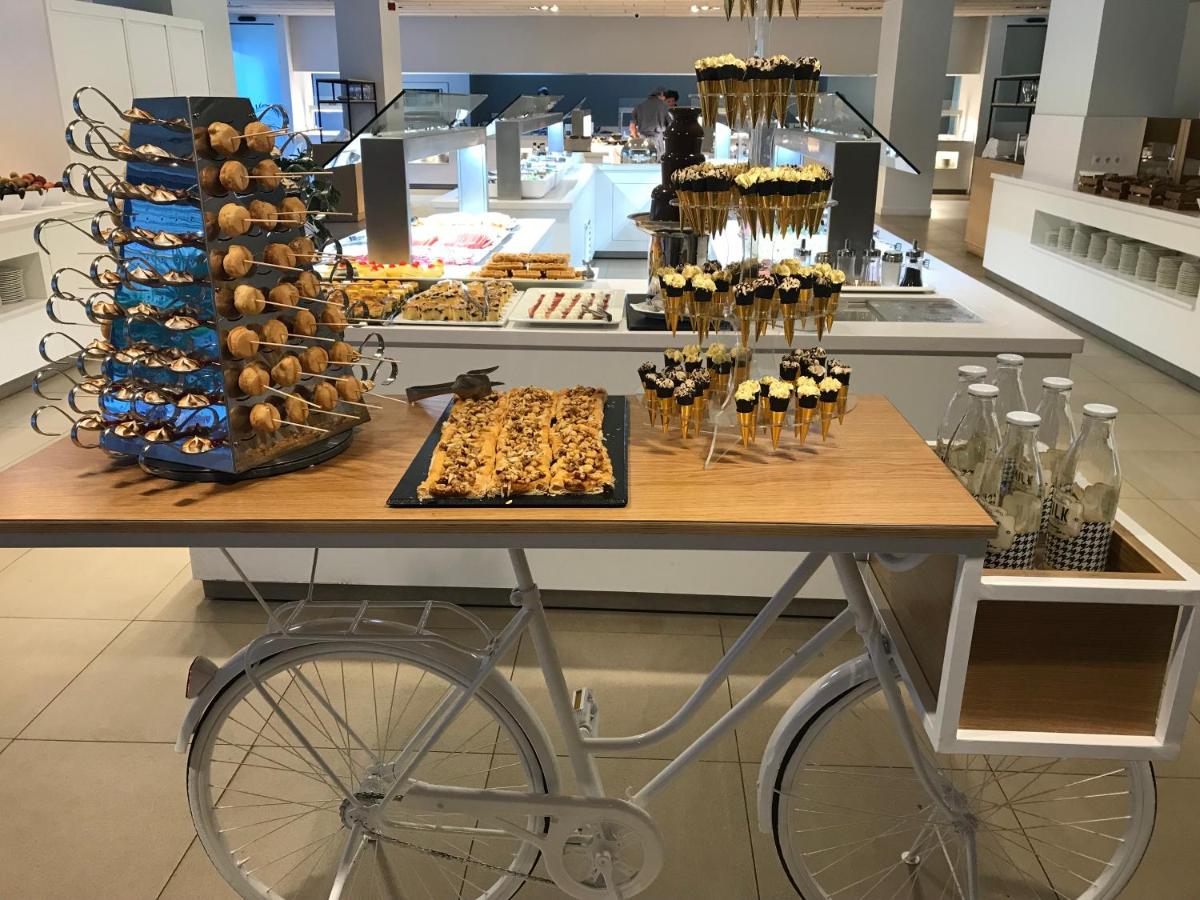 Comida en o cerca de este hotel
