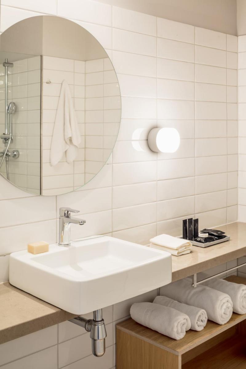 Un baño de AQUA Hotel Silhouette & Spa - Adults Only