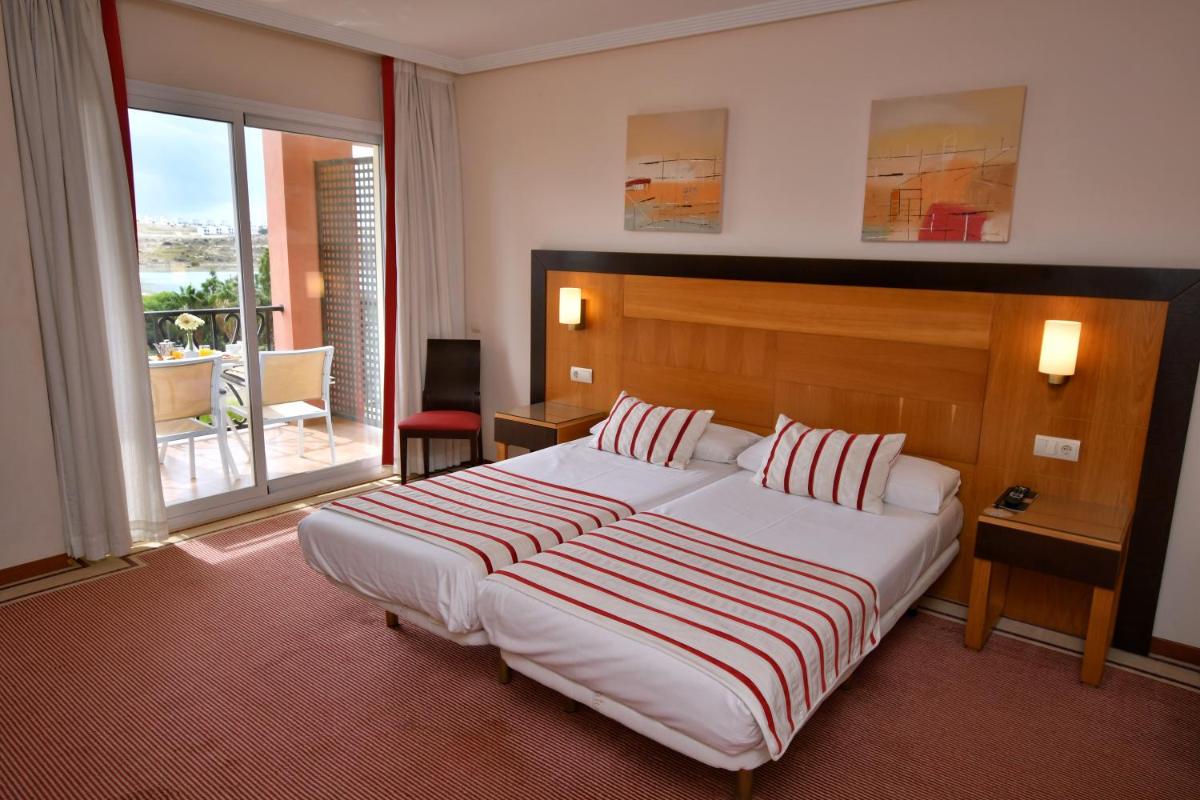 Cama o camas de una habitación en Hotel Bonalba Alicante