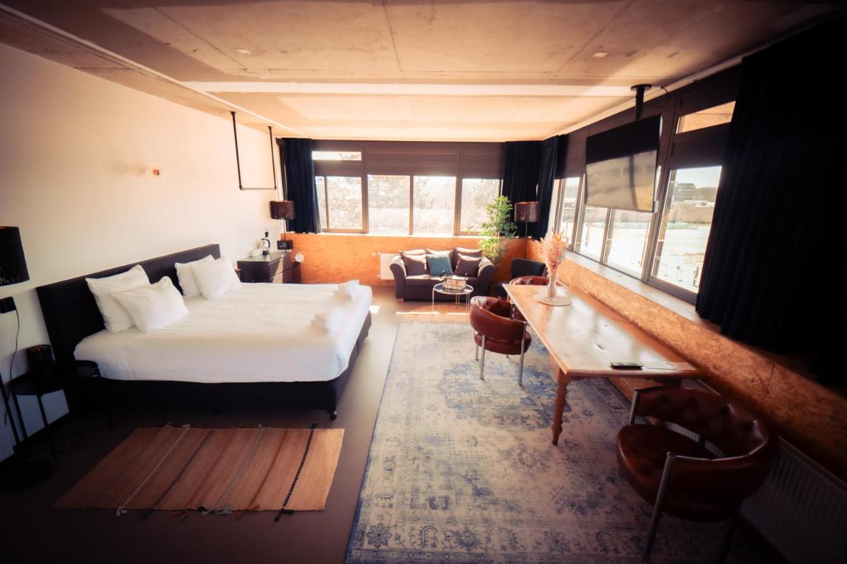 Urban Hotel The Golden Stork - Housity