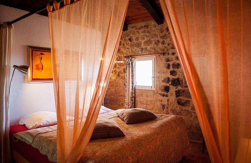 Chambres d'Hôtes et Gîtes Le Mas Bleu & Spa Resort - Housity