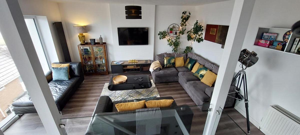 Detached House With Amazing Sea View and Hot Tub - Housity