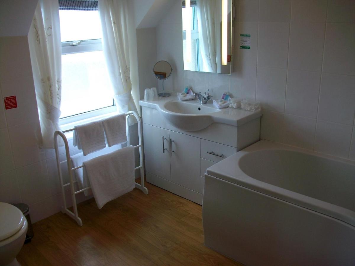 Gate Lodge Guest House - Housity