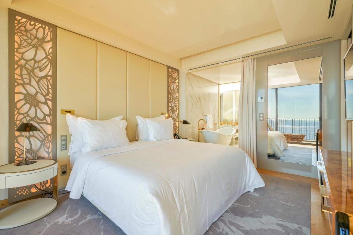 Uma cama ou camas num quarto em Savoy Palace - The Leading Hotels of the World - Savoy Signature