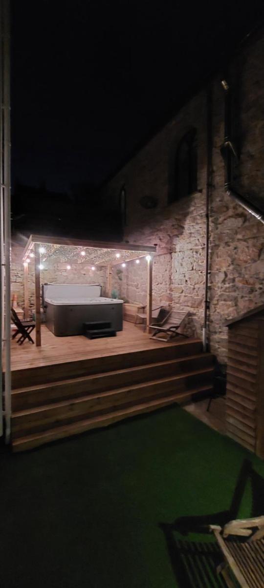 Detached House With Amazing Sea View and Hot Tub - Housity