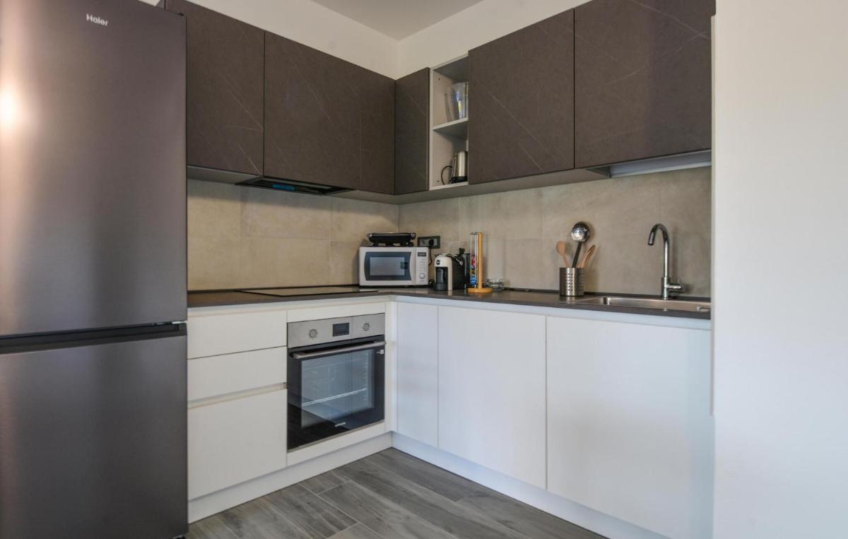 2 Bedroom Beautiful Apartment In Olia Speciosa - Housity