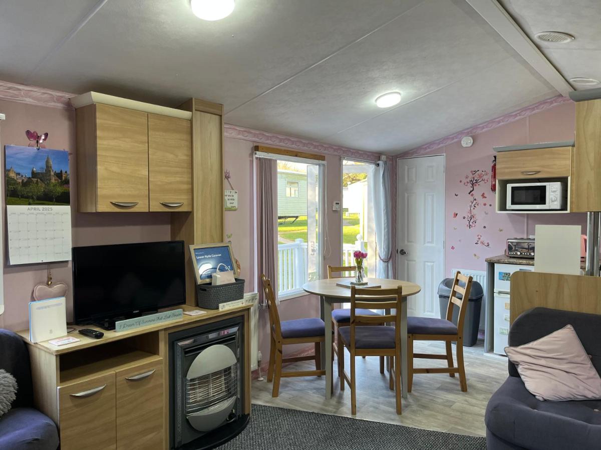 Lower Hyde Caravan - Housity