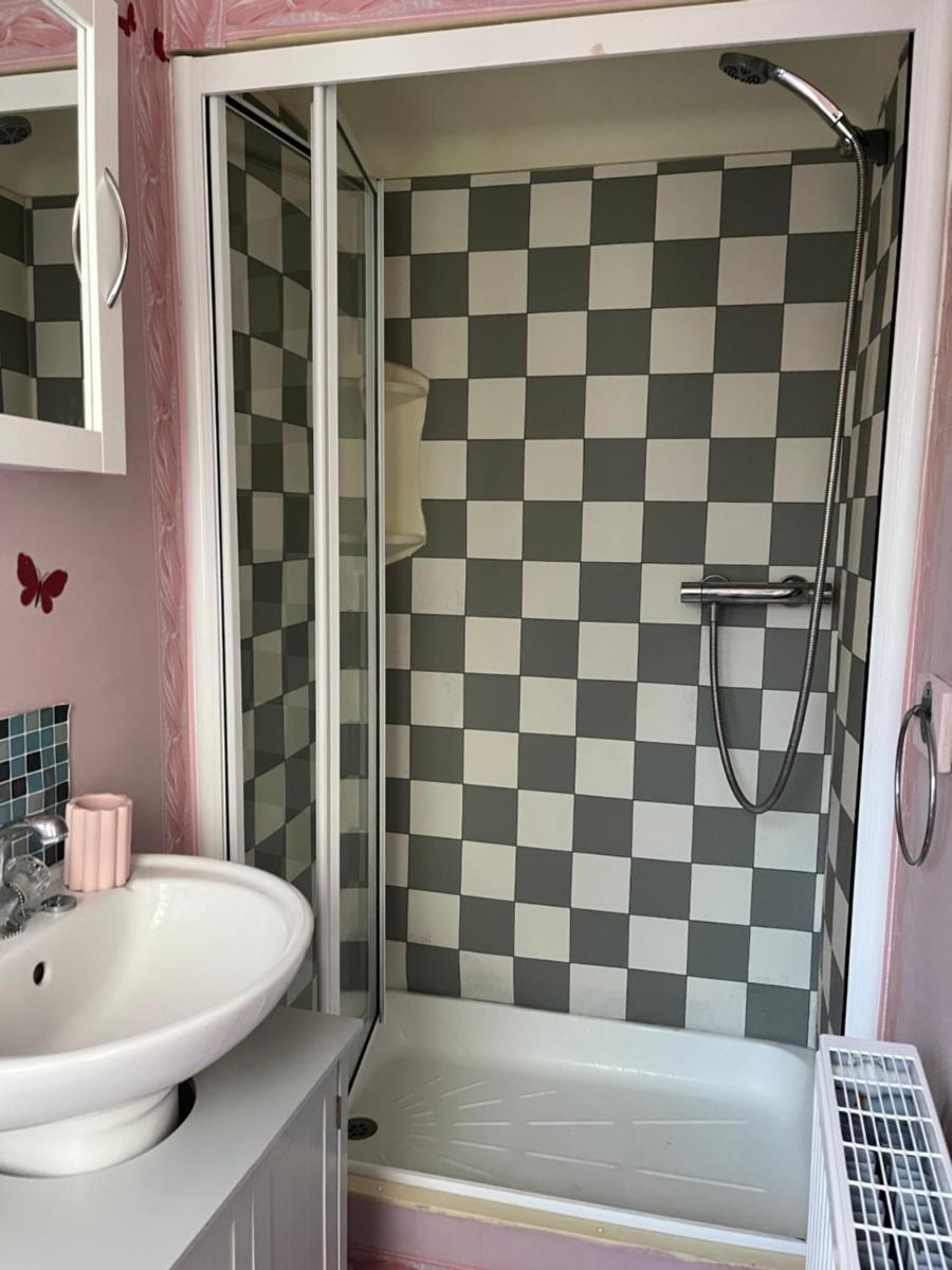 Lower Hyde Caravan - Housity