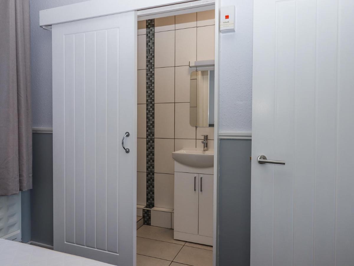 Flat 3, Big Tree Holiday Flats - Housity