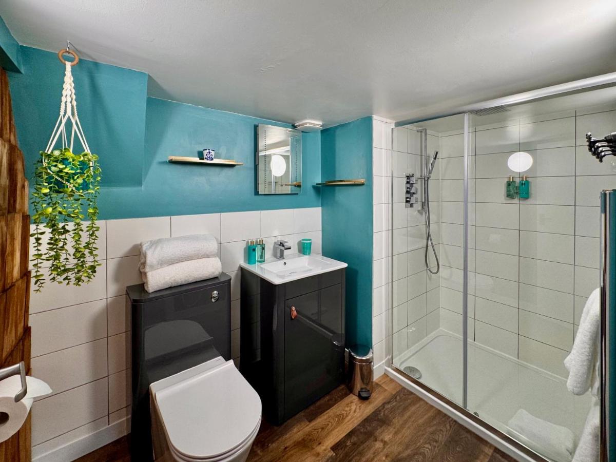 Brightham House - Exclusively for Adults - Housity