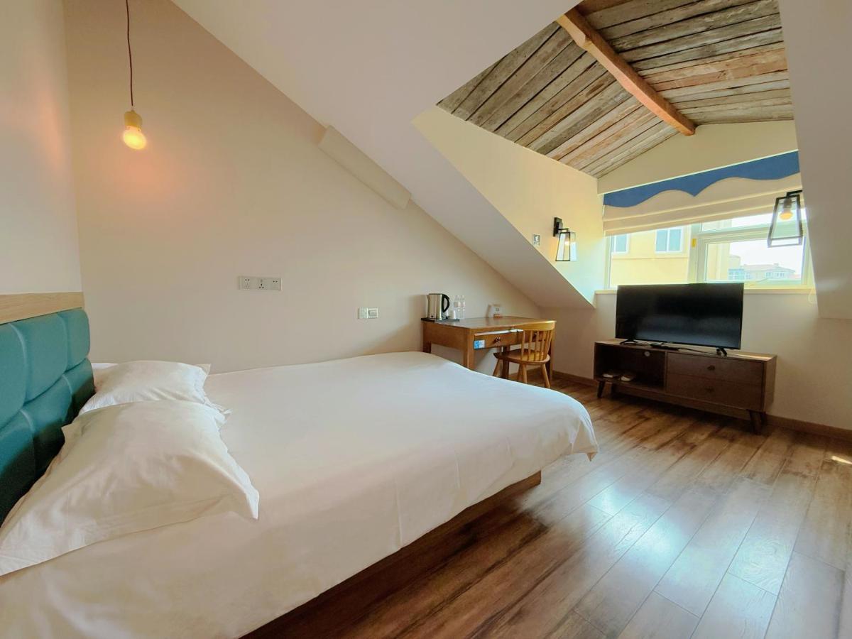 Kaiyue Hotel Zhongshan Road St Michael's Cathedral and Zhanqiao Pier Qingdao - Housity