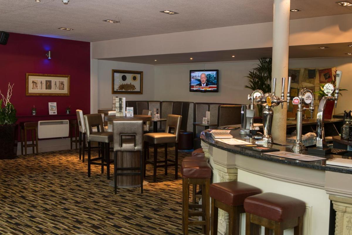 The Crown Hotel - Housity