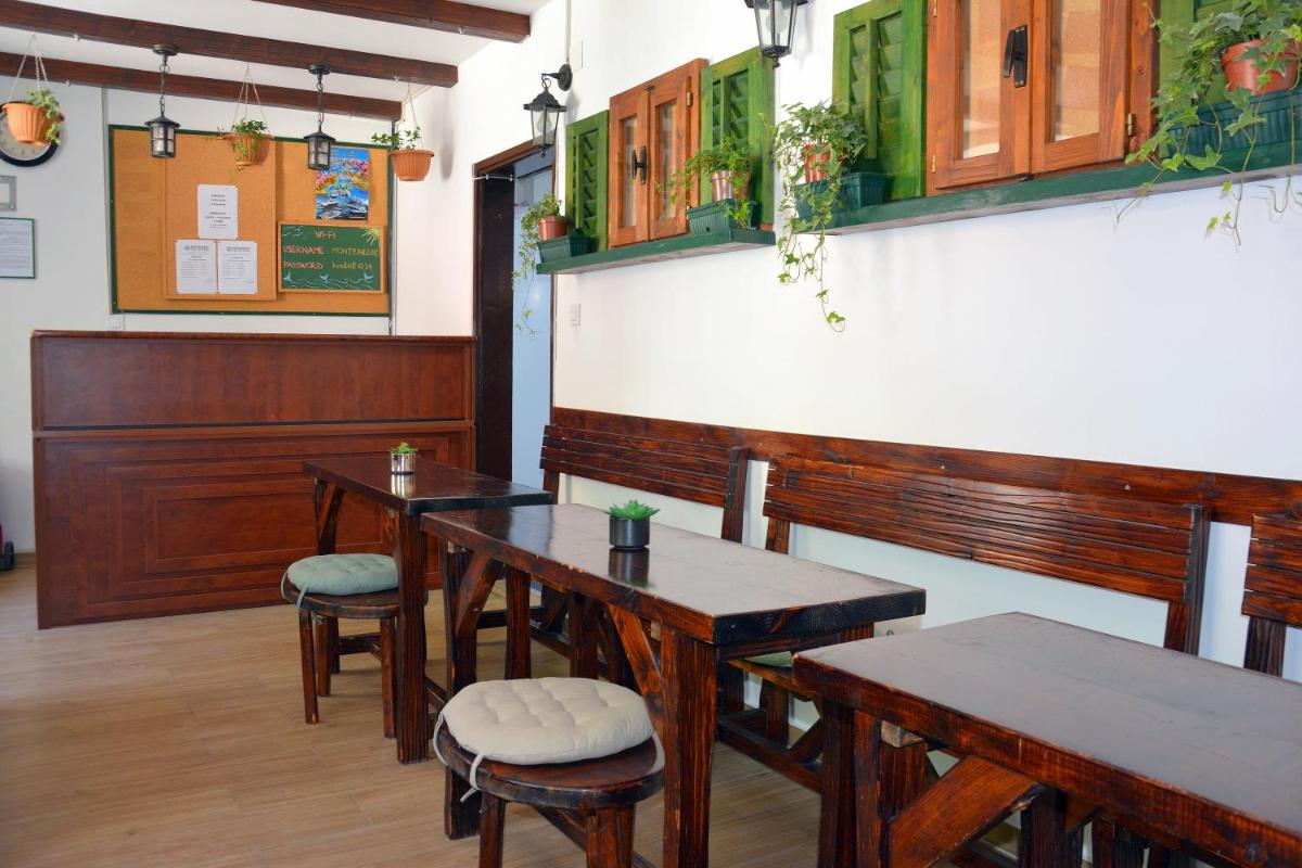 Montenegro Backpackers Home Kotor - Housity