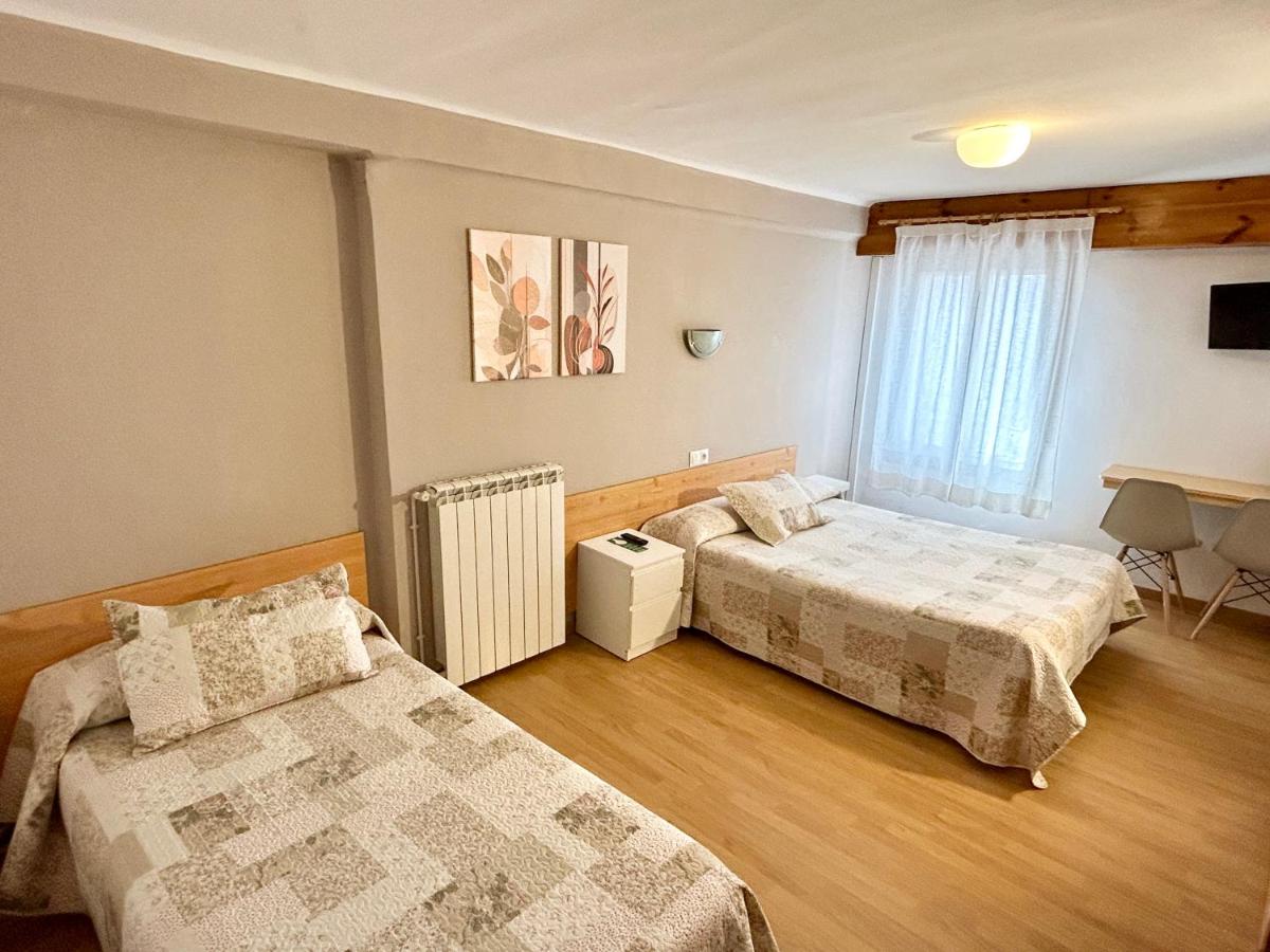 Hostal Estació - Housity