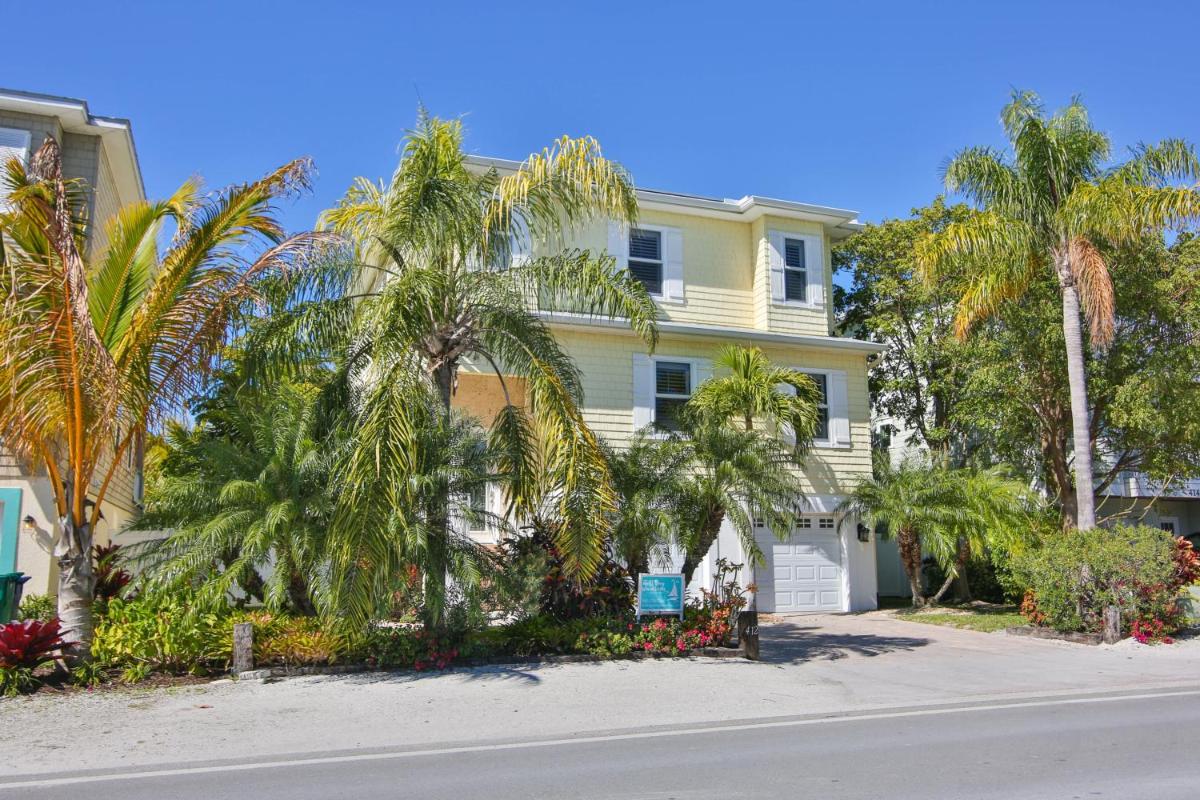 Luxury Waterfront Home With A Heated Pool And Spa! - Housity