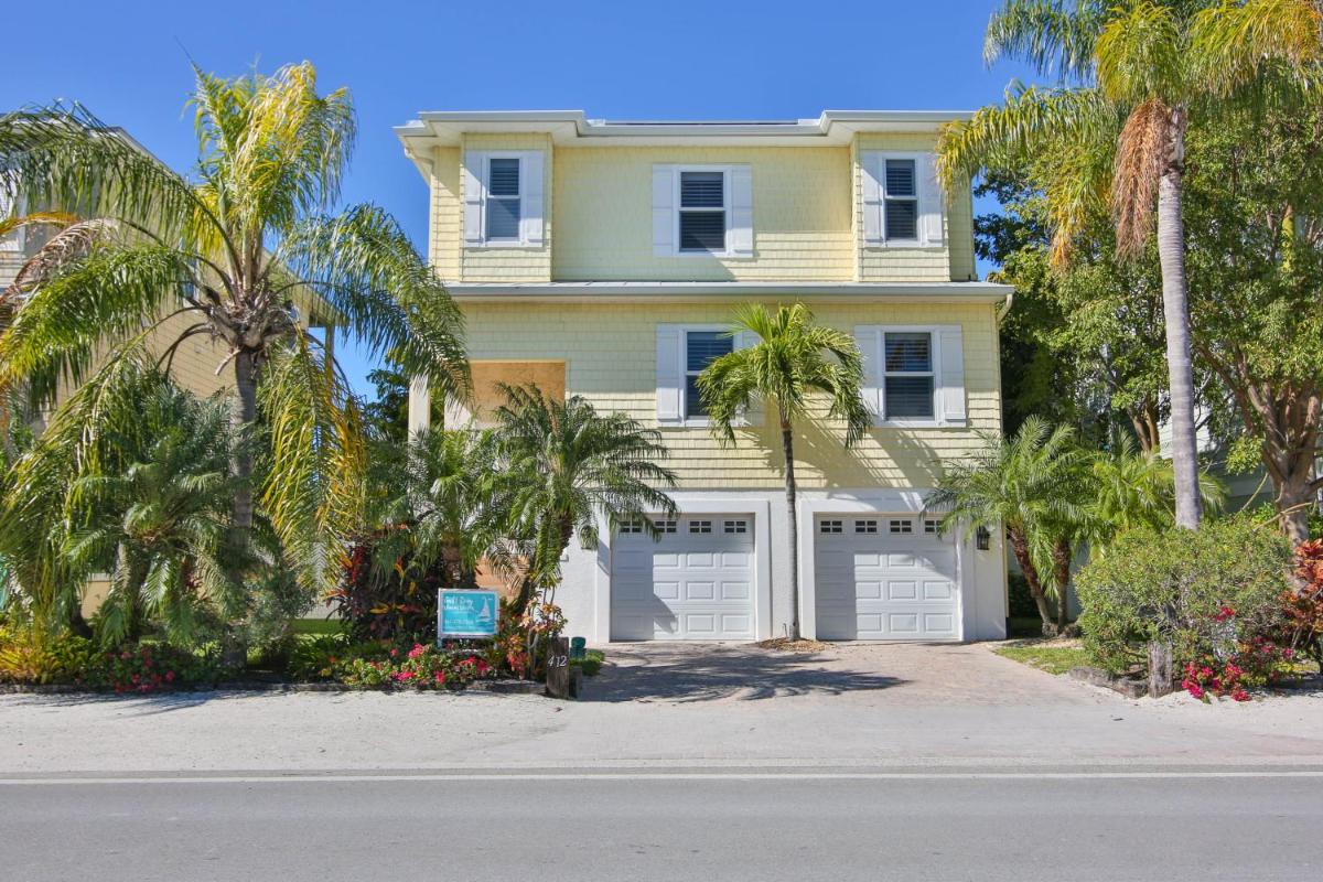 Luxury Waterfront Home With A Heated Pool And Spa! - Housity
