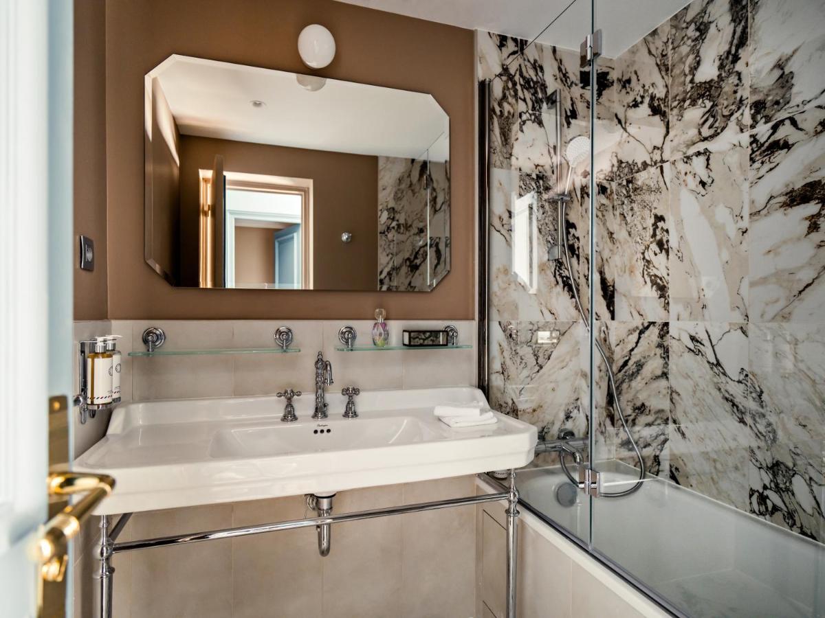 Salle de bains dans l'établissement Hotel Duquesne Eiffel