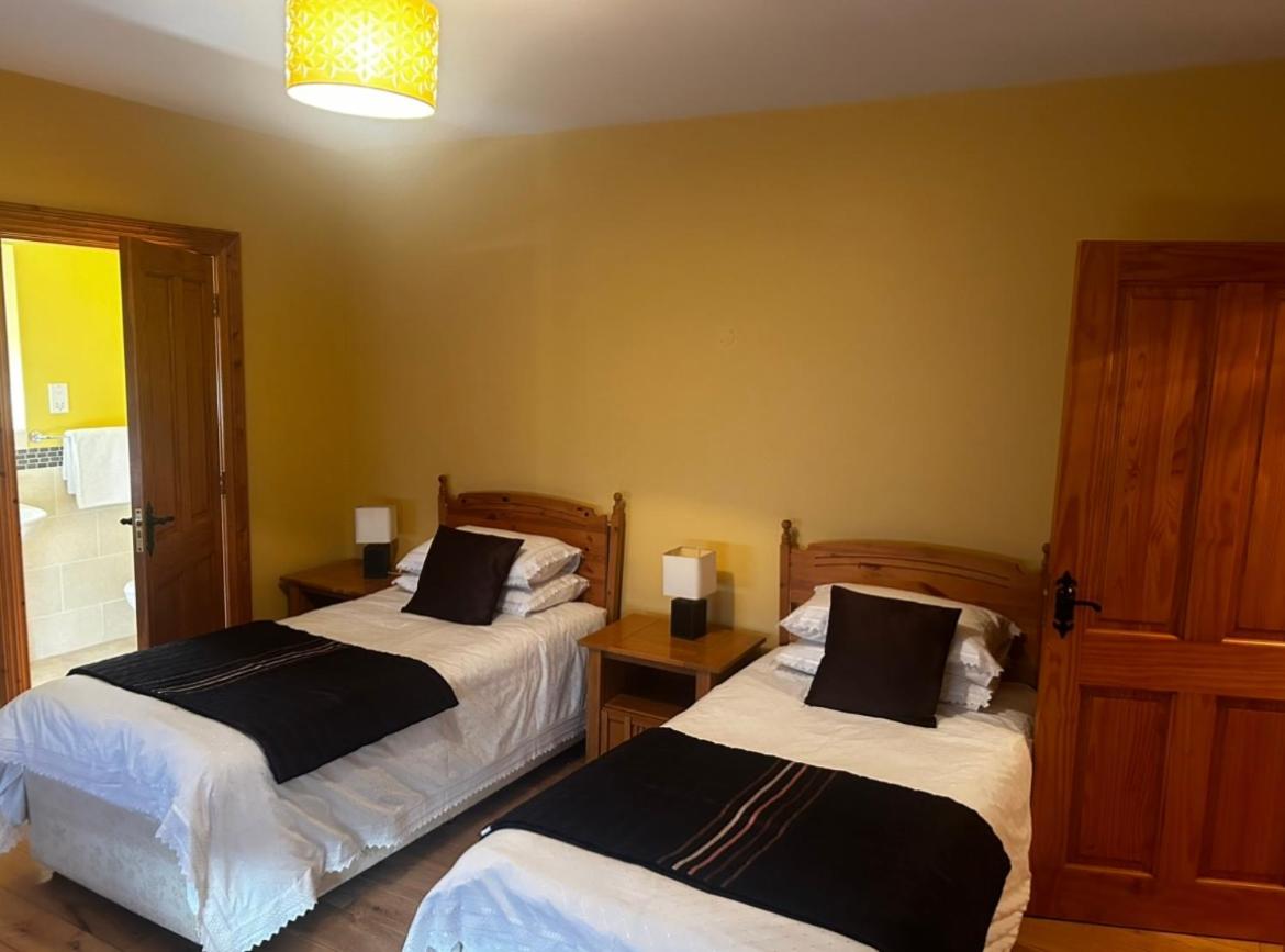 Yewwood Cottage - Housity