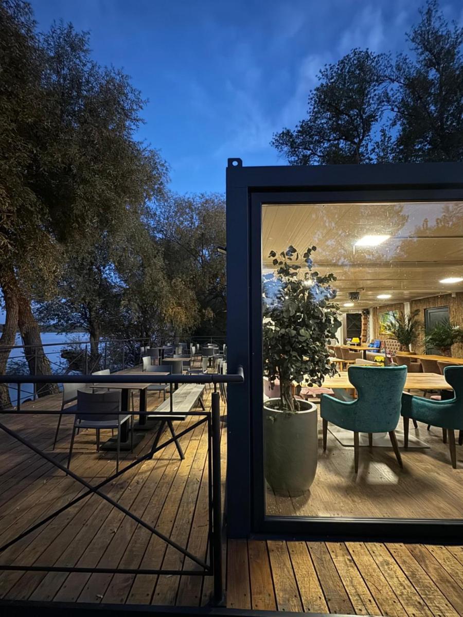 Bora kuće na reci - Housity