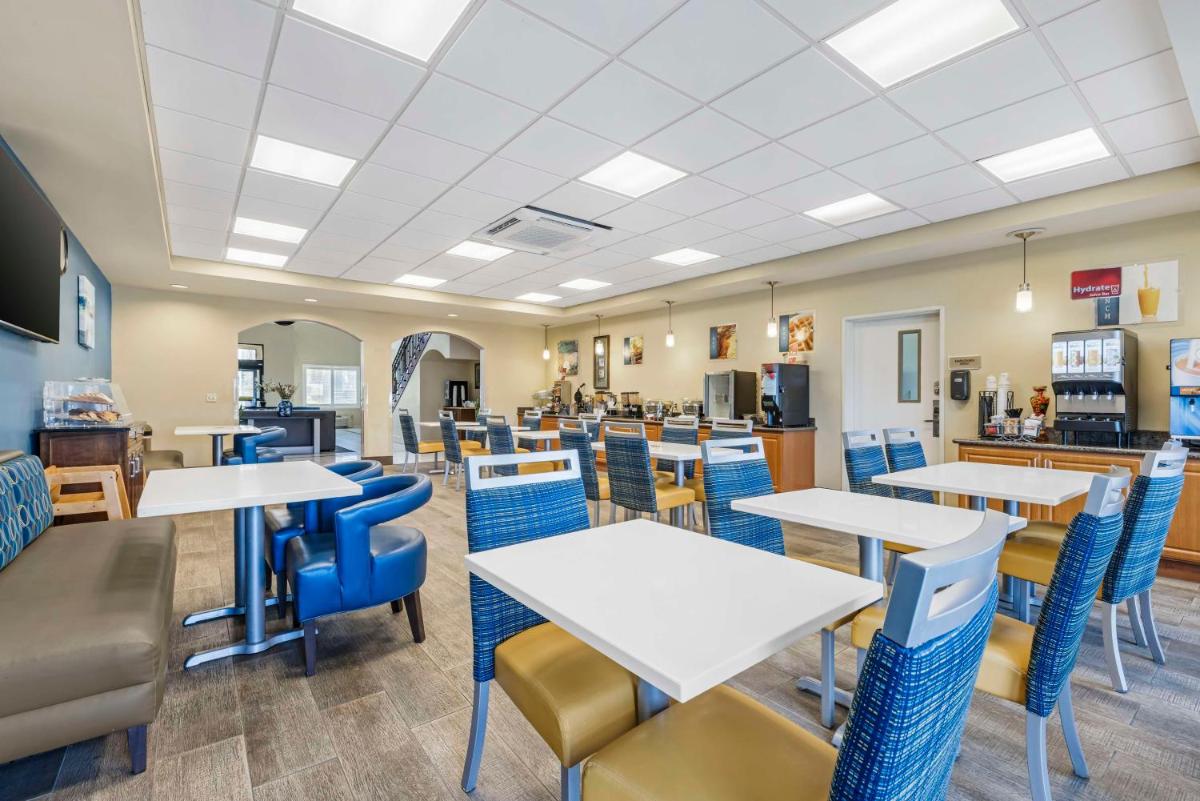 Best Western Plus Lake Elsinore Inn & Suites - Housity