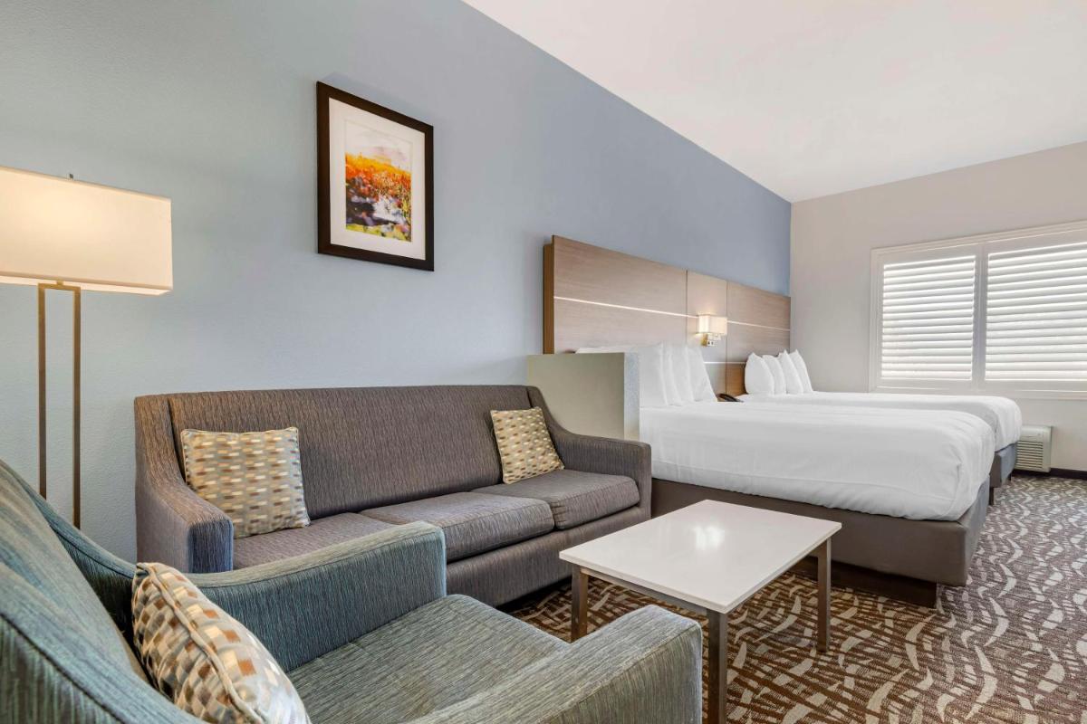 Best Western Plus Lake Elsinore Inn & Suites - Housity