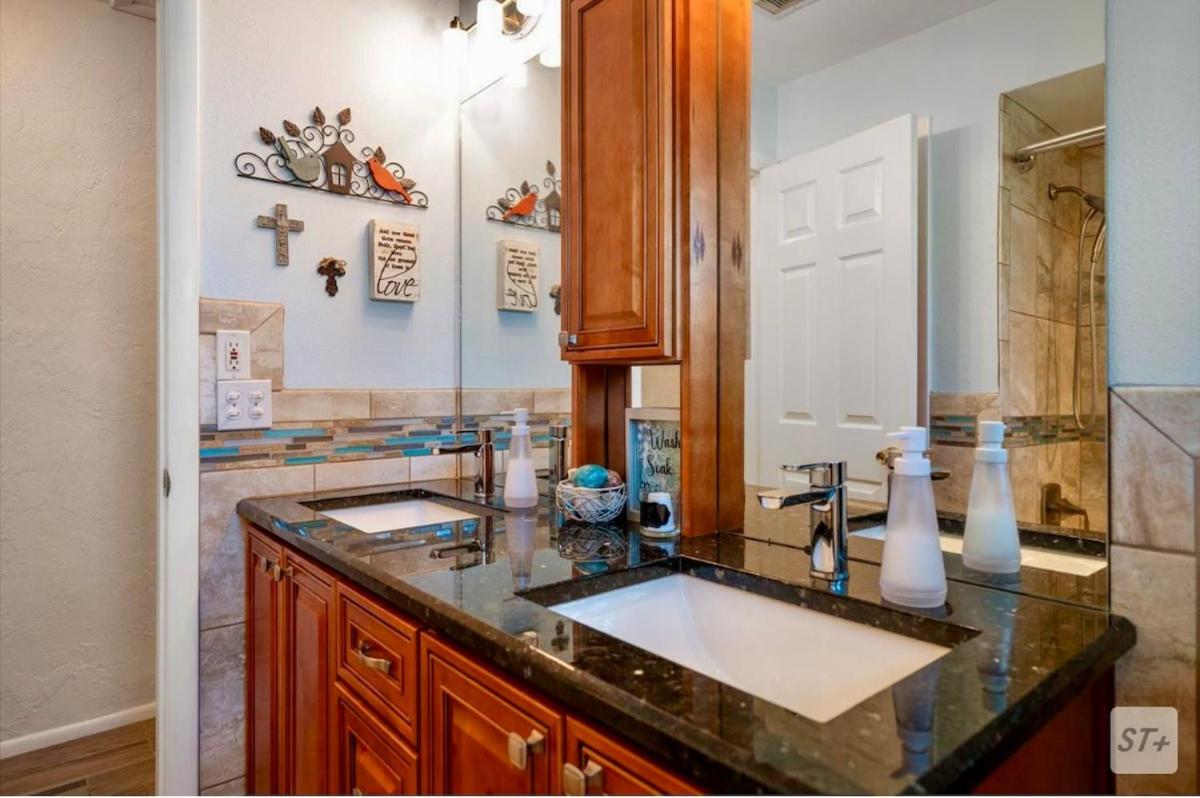 Coastal Retreat 4 Rooms Close To Clearwater & IRB - Housity