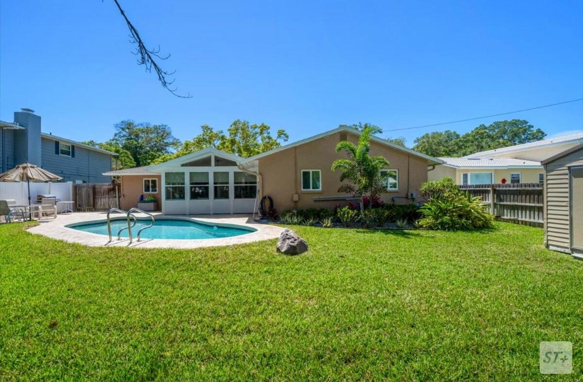 Coastal Retreat 4 Rooms Close To Clearwater & IRB - Housity