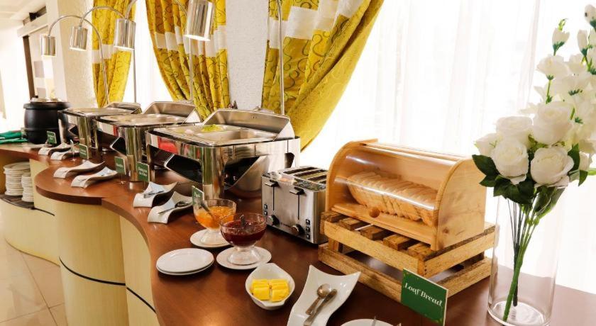 Eurotel Las Pinas Hotel - Housity