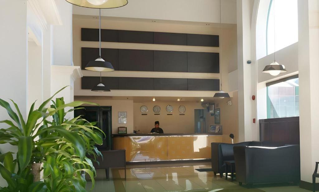 Eurotel Las Pinas Hotel - Housity