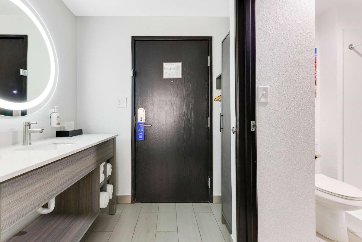 La Quinta Inn & Suites by Wyndham Jacksonville Mandarin - Housity