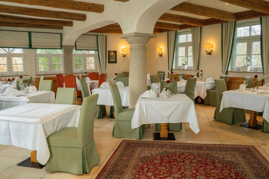 Gut Altholz Landhotel und Restaurant Hutter - Housity