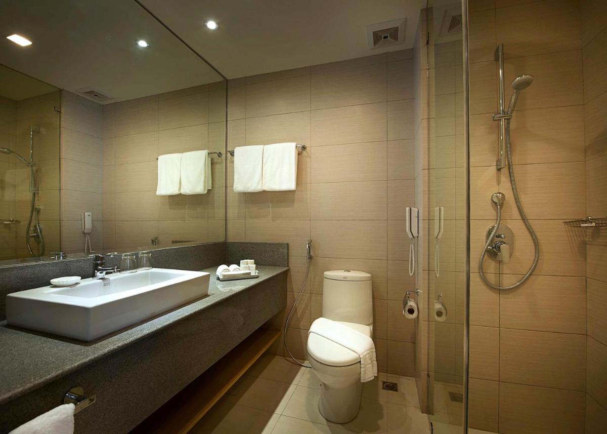 Berjaya Makati Hotel - Housity