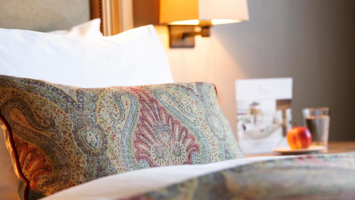 Ein Bett oder Betten in einem Zimmer der Unterkunft Althoff Seehotel Überfahrt