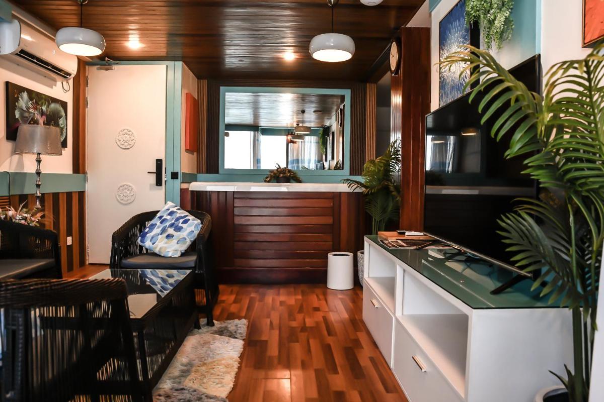 The Hive Beach - Housity