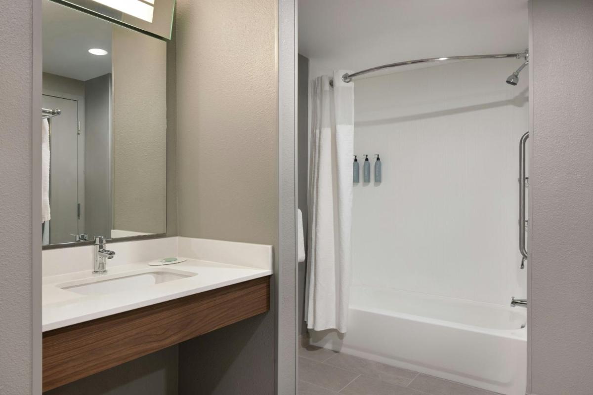 Courtyard by Marriott Little Rock Downtown - Housity
