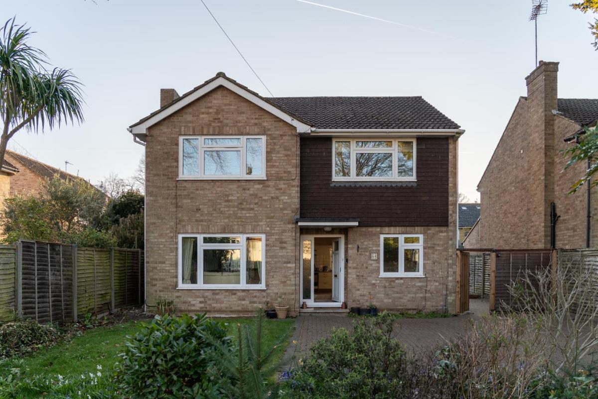 Farnborough Stay - 5 Bedroom - Housity