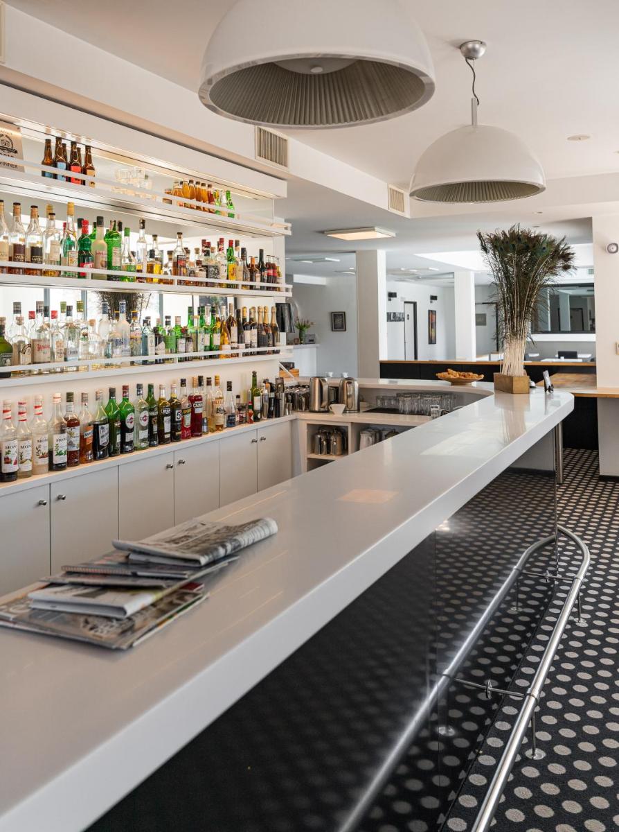 Hotel 202 - Housity