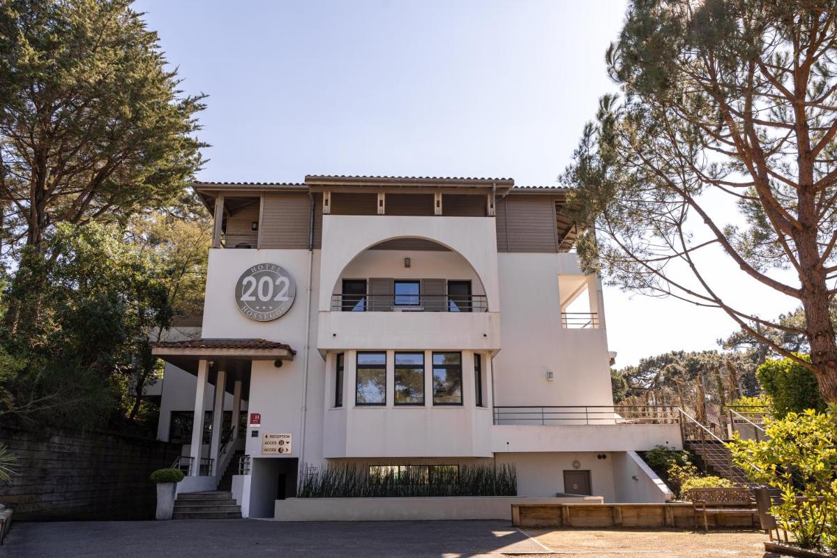 Hotel 202 - Housity