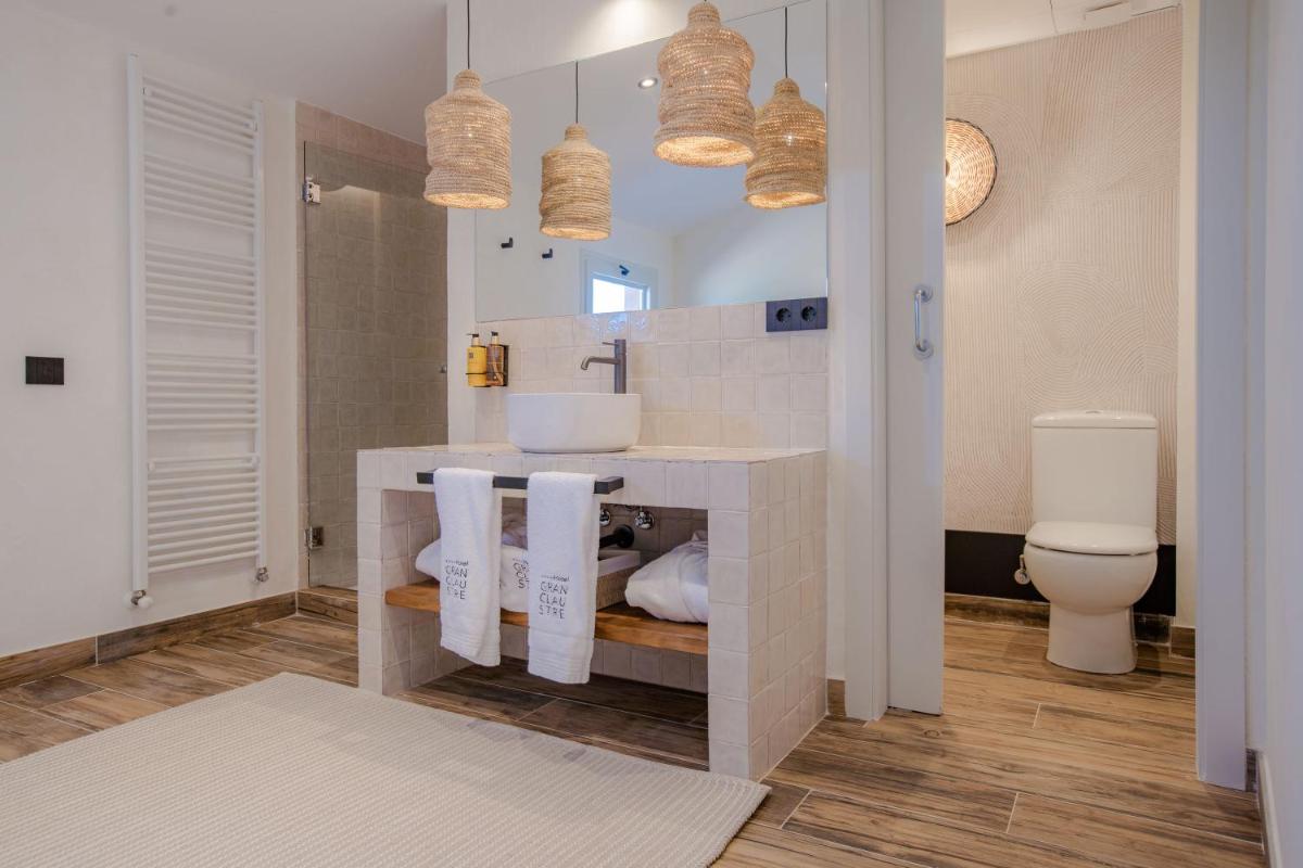 Un baño de Gran Claustre Boutique Hotel