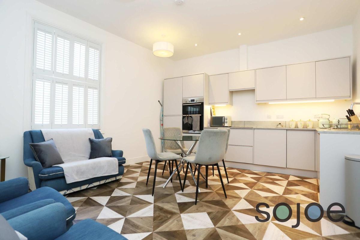 Stunning Victorian pub conversion apartment - Housity