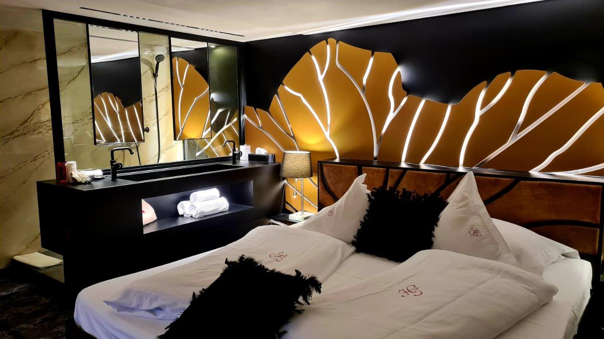 Un ou plusieurs lits dans un hébergement de l'établissement Domaine du Haut Jardin Hôtel & Chalets Spa Privé