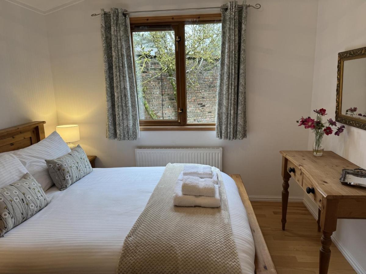 Walled Garden Lodges Loch Lomond - Housity