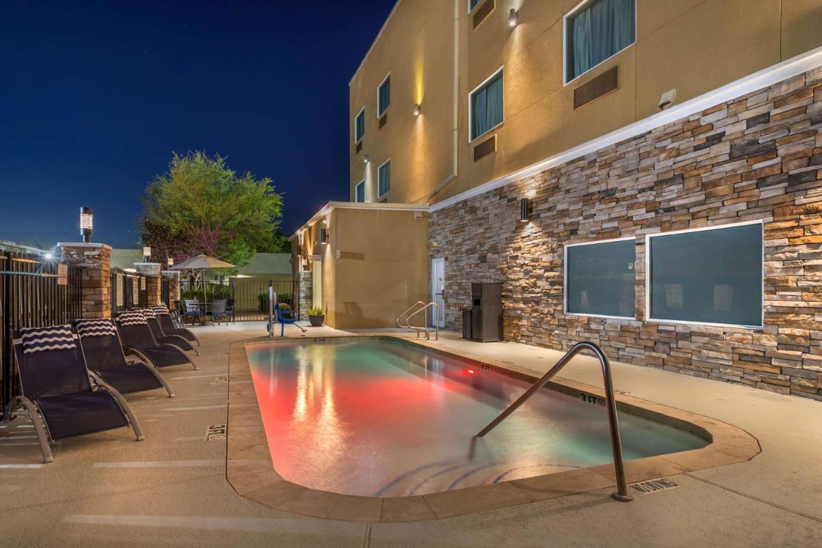 Best Western Plus Lake Jackson Inn & Suites - Housity