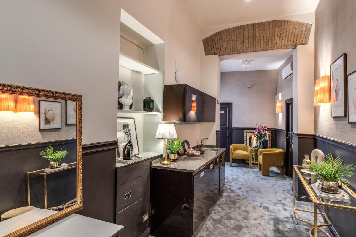 Antica Residenza Del Corso - Housity