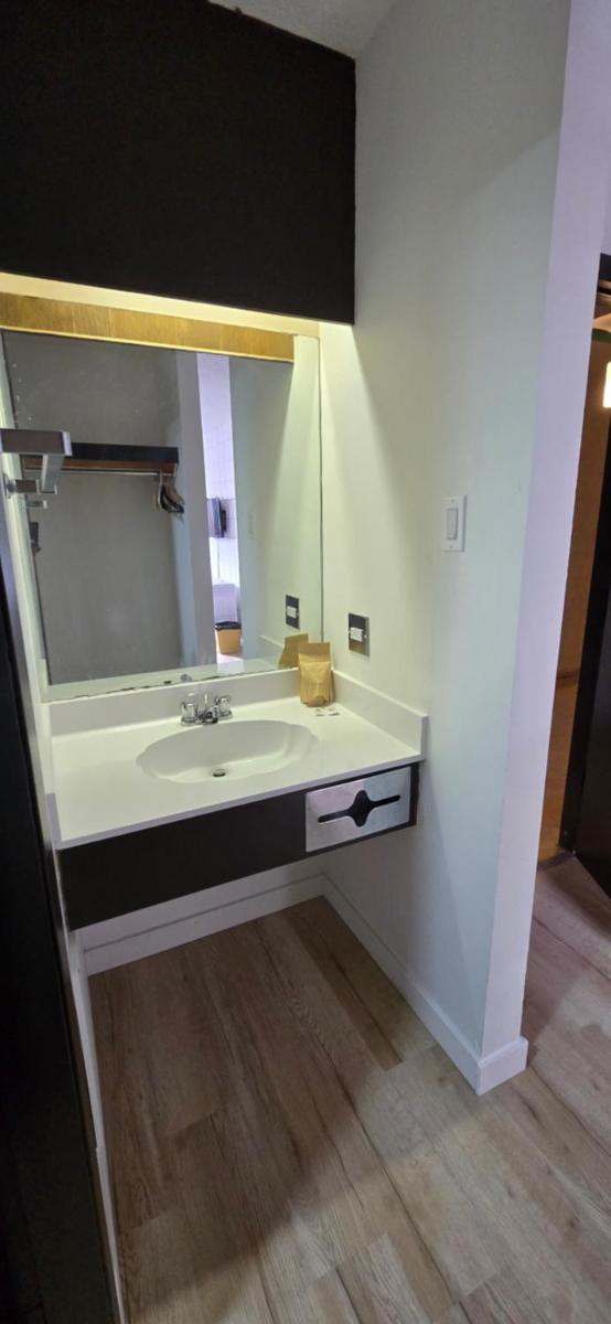 New Frontier Hotel - Housity
