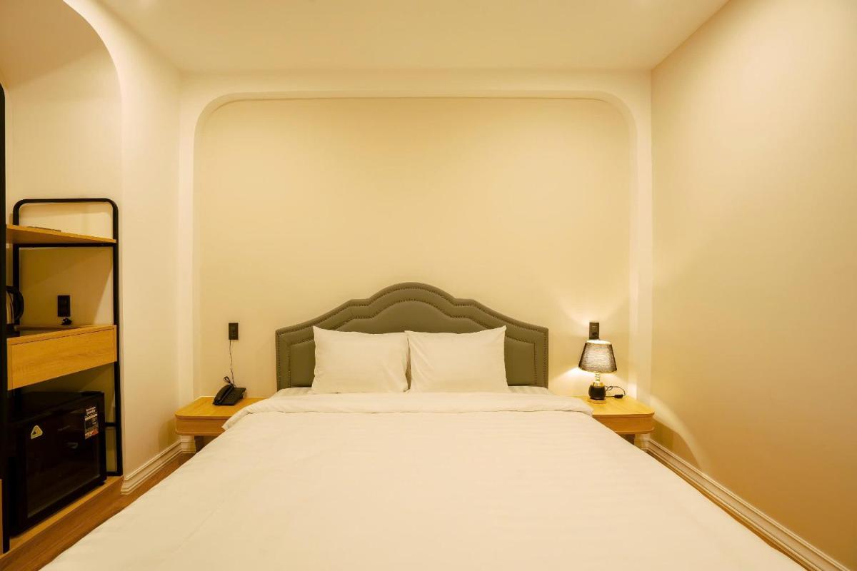 Khách sạn Đà Lạt có điều hòa - cách chợ 50m - Housity