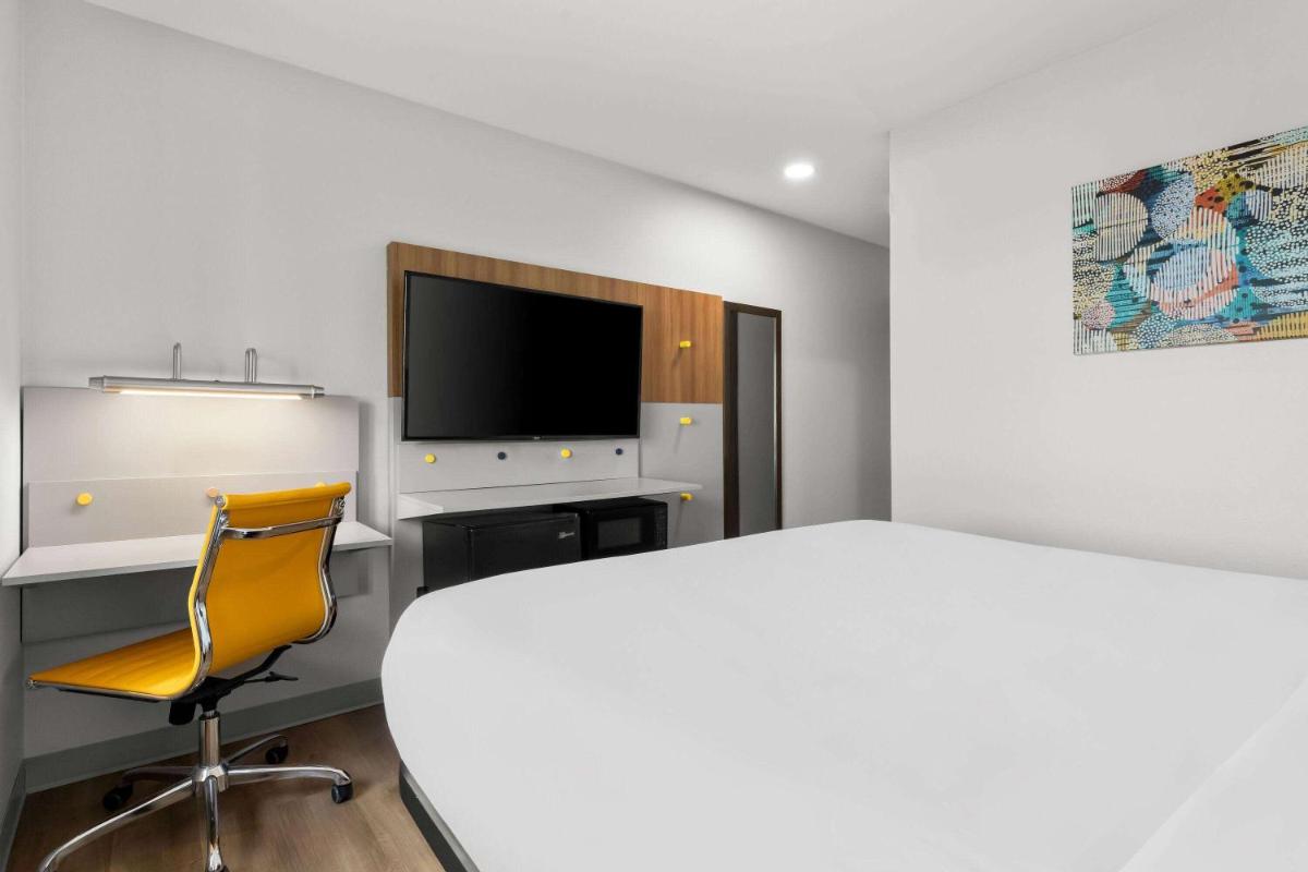 Microtel Inn & Suites by Wyndham Tulsa - Catoosa Route 66 - Housity