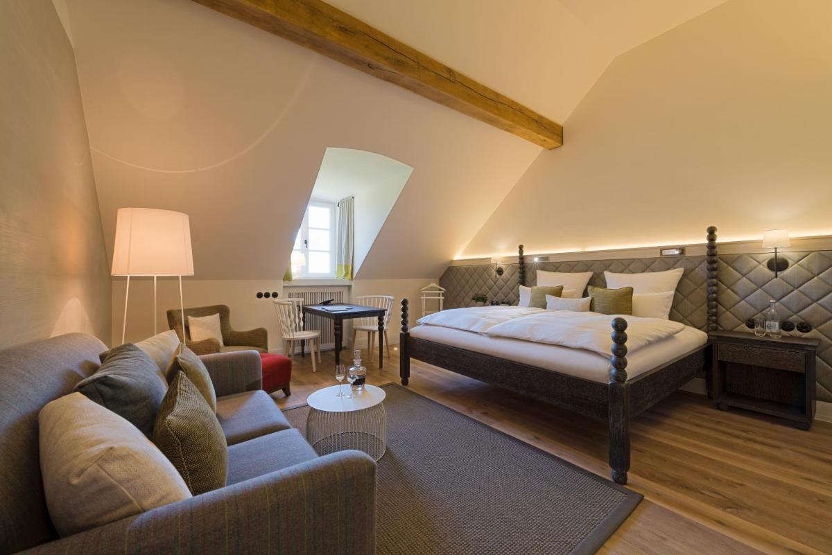 Ein Bett oder Betten in einem Zimmer der Unterkunft Weissenhaus Private Nature Luxury Resort