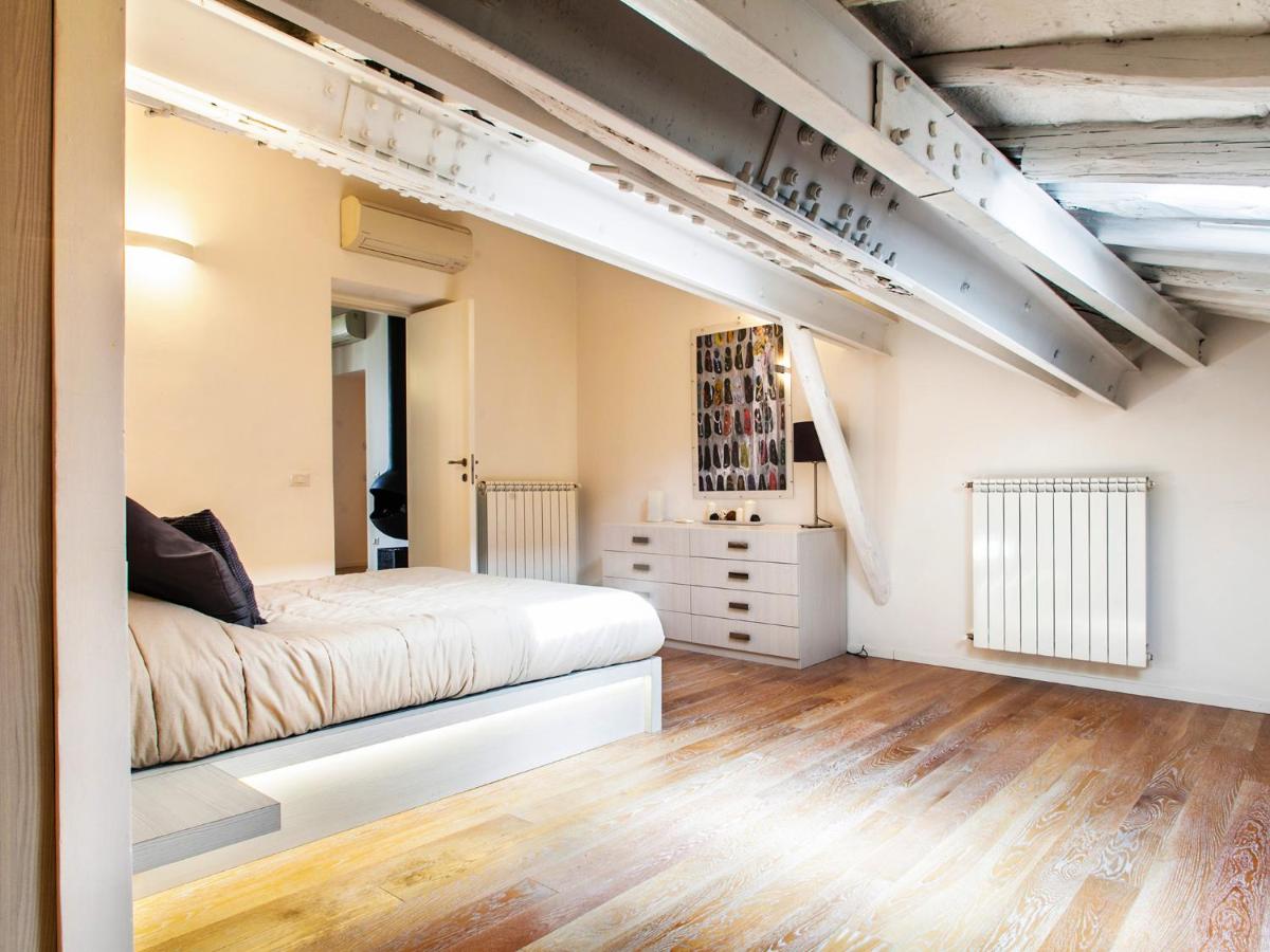Spanish Steps Luxury Penthouse - Housity